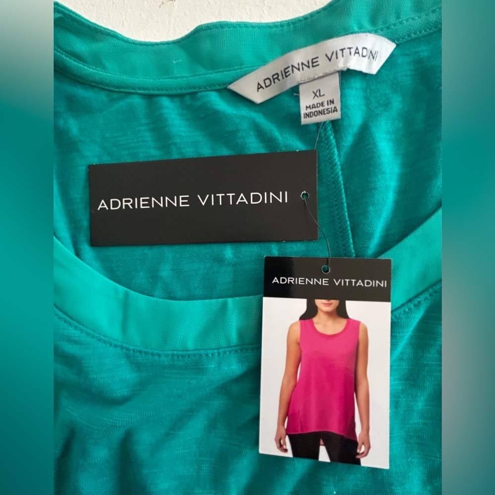 NEW SLEEVELESS TOP - Picture 3 of 7